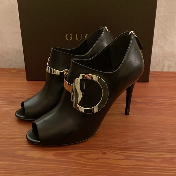Gucci peeptoe ankle bootie with gold horsebit zip up - Picture 7 of 11
